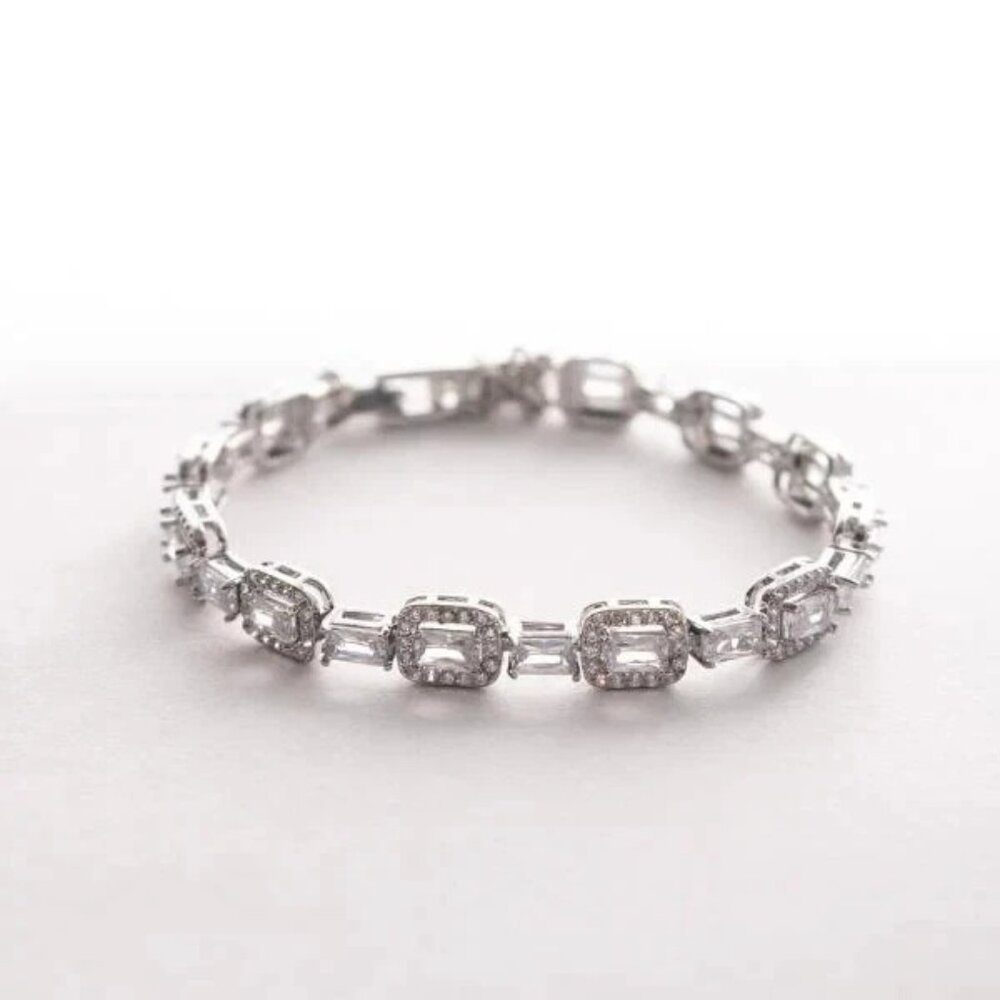 IRAMAT Vintage Crystal  Bracelet - Elegant Women's Jewelry in Black & Silver